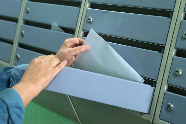 Read more about the article Kültéri sorolható postaláda és a lábon álló postaládák.