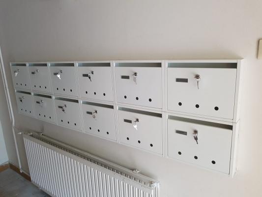 beltéri lépcsőházi postaláda